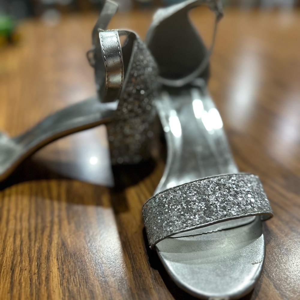 Heels - Picture 3 of 3